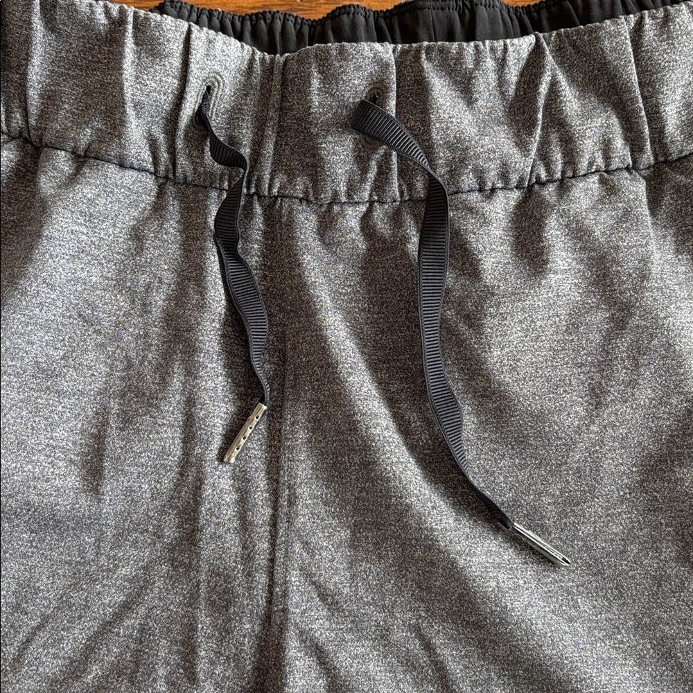 Lululemon On The Fly Short *2.5" Inseam Heathered Black Women’s Workout Size 8 - Picture 6 of 13